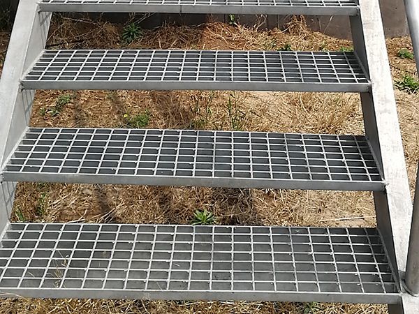 昆明工廠鋼梯踏步板案例