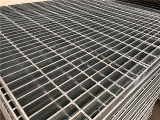 了解市政溝蓋板價(jià)格的特點(diǎn)及溝蓋板的安裝技巧@泰江鋼格板廠